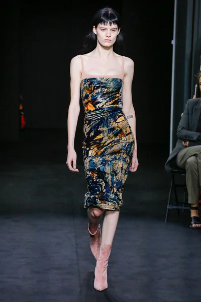 Look 17